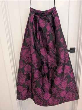XSCAPE Floral A-Line Maxi Tulle Skirt in Plum and Black Size 2